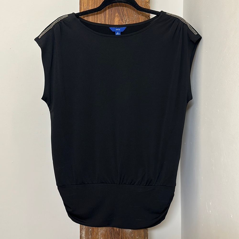 APT. 9 black top